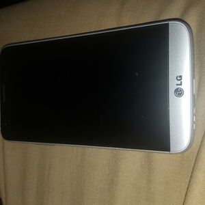 COPY - Cell phone brand NEW LG5